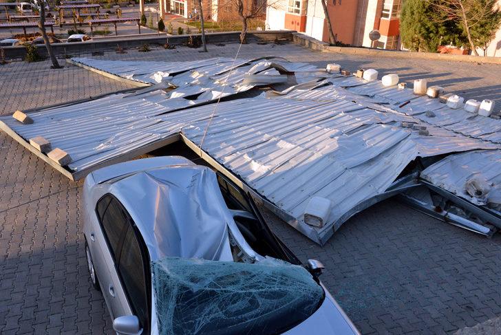 Kahramanmaraş'ı fırtına vurdu! Çatılar uçtu, hayvanlar telef oldu, araç kullanılamaz hale geldi G2