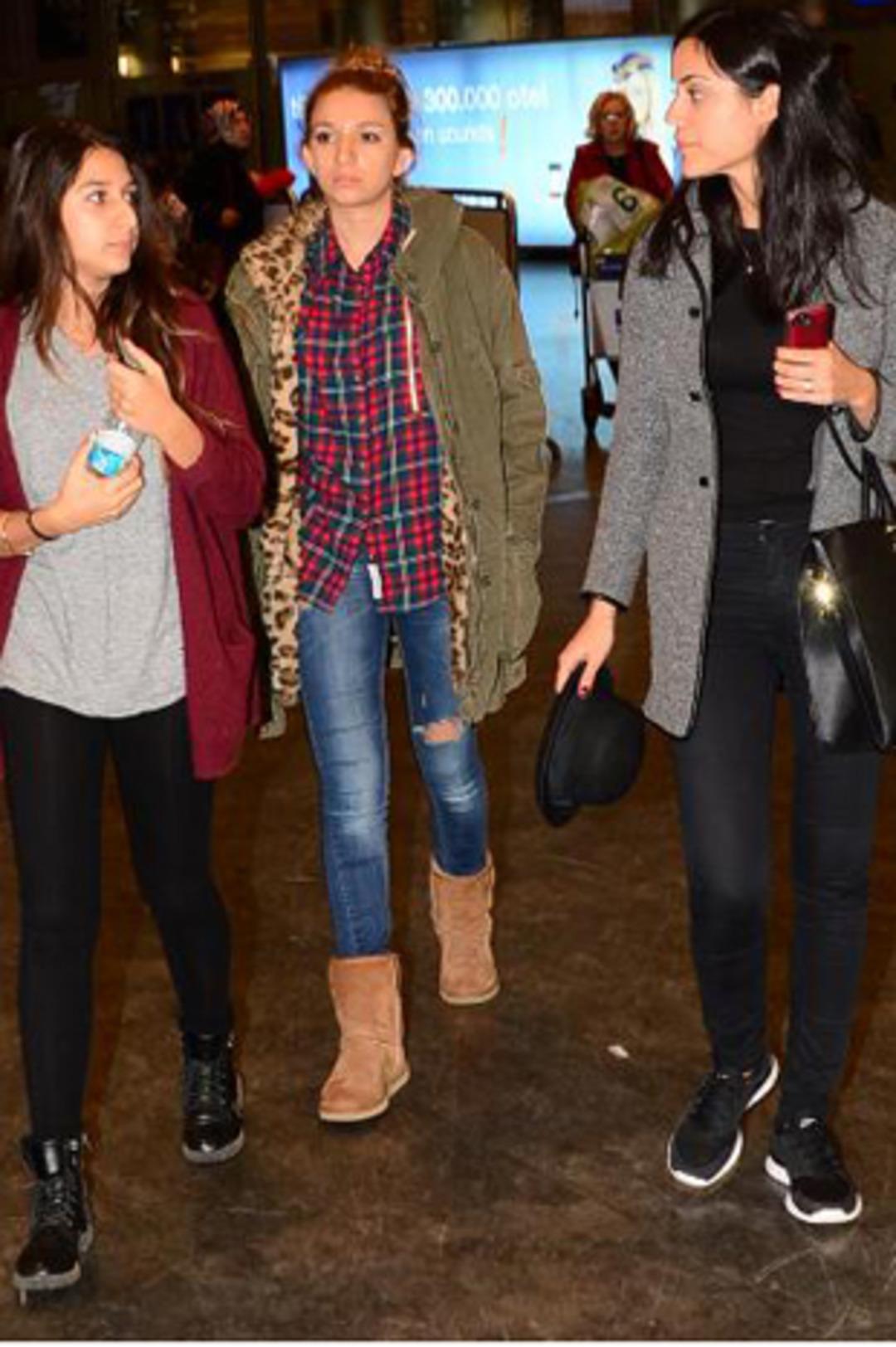 Kızlardan cici anneye soğuk bakış