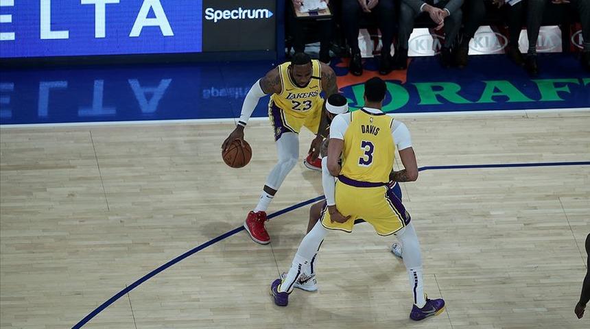Lakers Lebron James'in 'triple-double' yaptığı maçta yendi