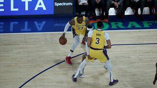 Lakers Lebron James'in 'triple-double' yaptığı maçta yendi