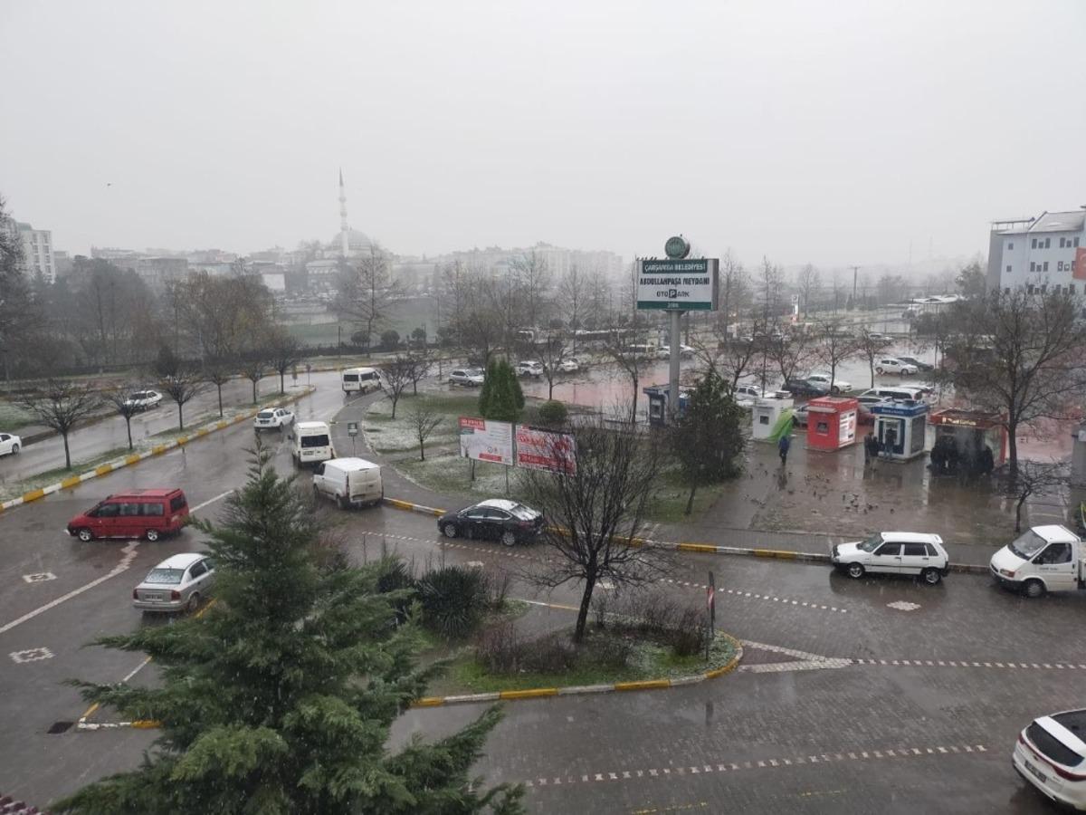 &Ccedil;arşamba&rsquo;da kar yağışı