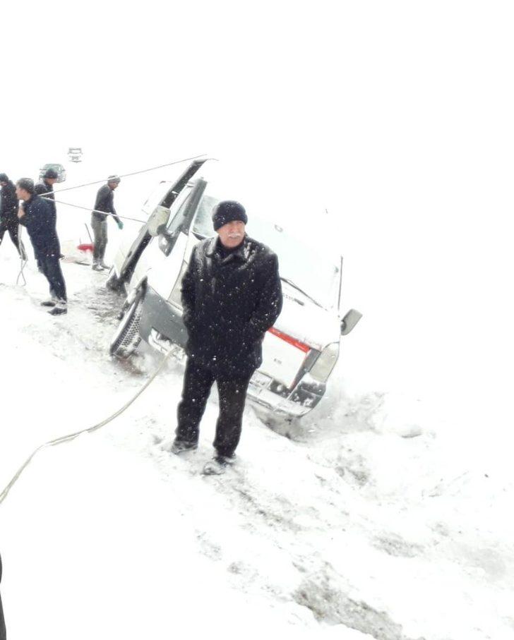 Özalp ilçesinde kar yağışı G3