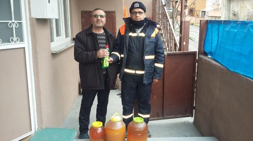 Atık yağ teslim eden vatandaşlara deterjan hediye ediliyor