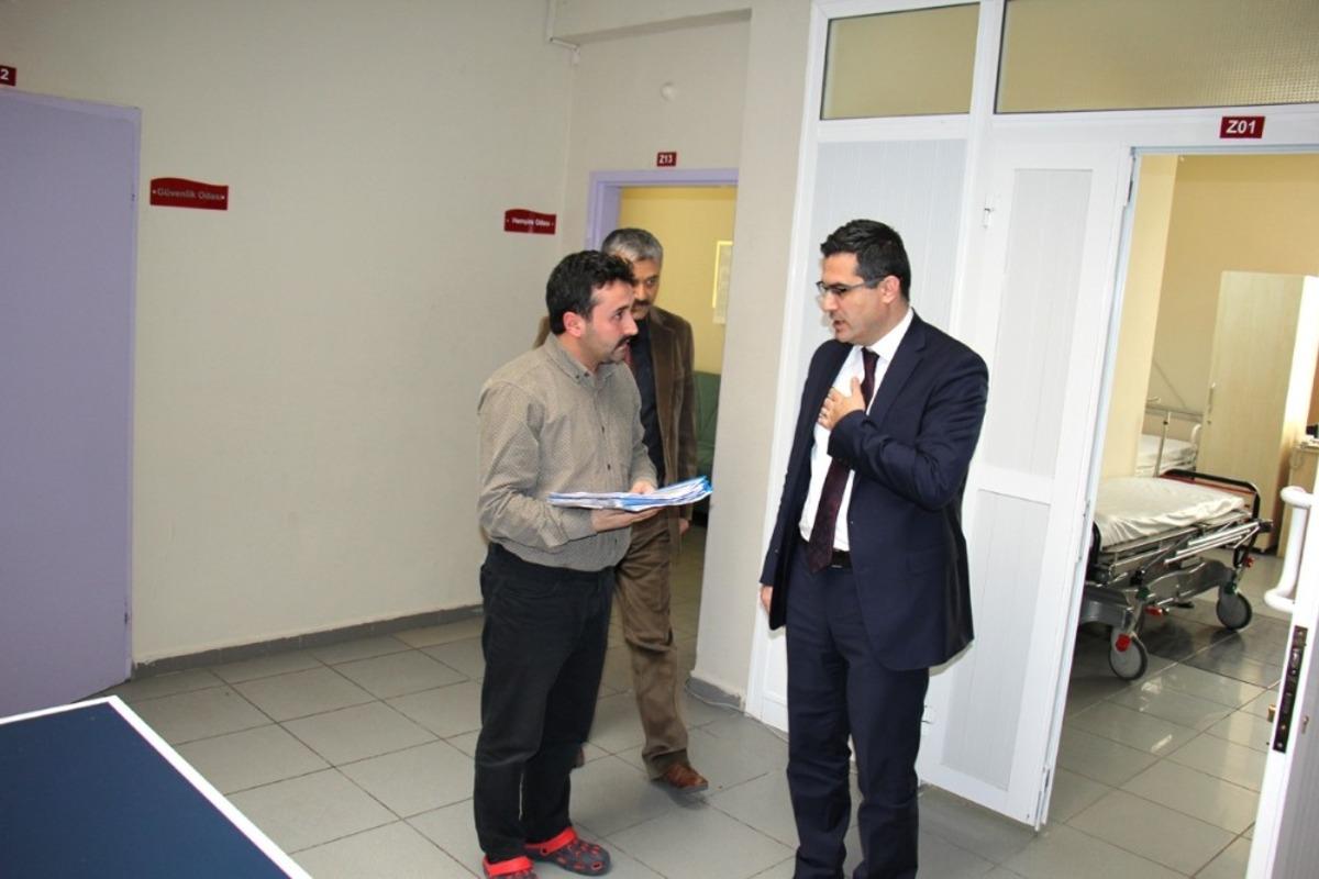 İl Sağlık M&uuml;d&uuml;r&uuml; Ağırtaş, hastanelerde incelemelerde bulundu