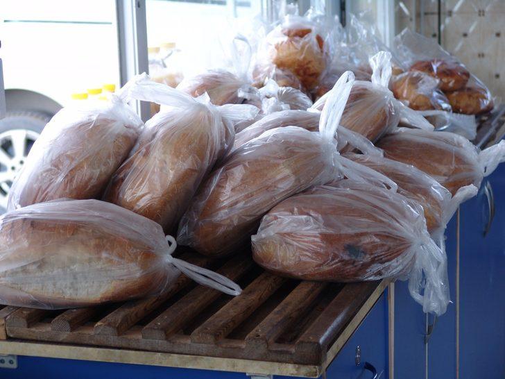 Evinin bahçesindeki  fırında köy ekmeği yapmaya başladı, şimdi taleplere yetişemiyor G3