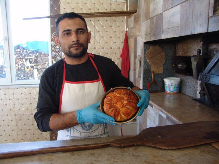 Evinin bahçesindeki  fırında köy ekmeği yapmaya başladı, şimdi taleplere yetişemiyor G4