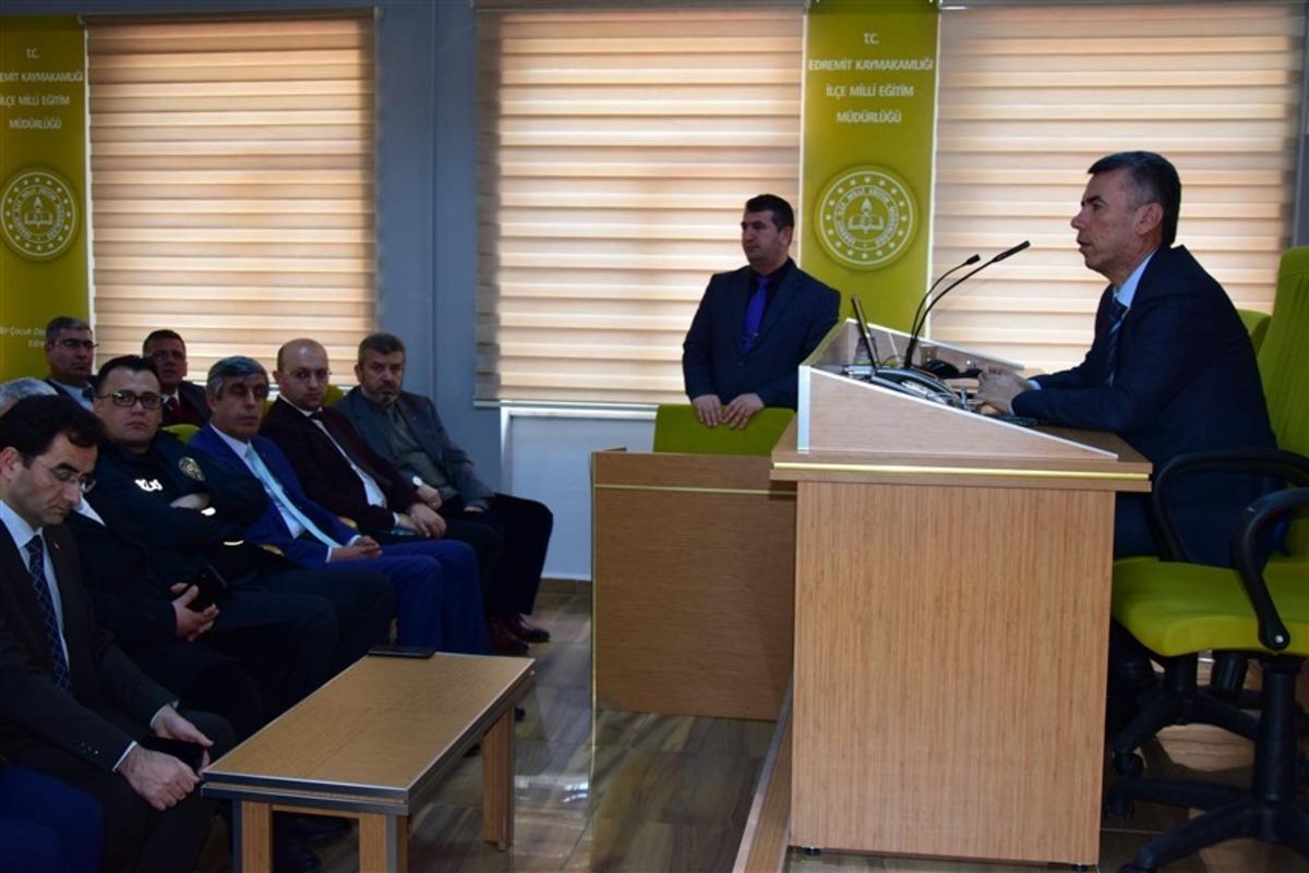 Edremit&rsquo;te muhtarlara bilgilendirme toplantısı yapıldı