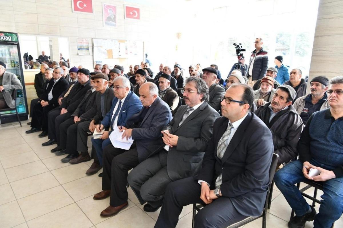 Vali Seymenoğlu, k&ouml;ylerde vatandaşların sorunlarını dinliyor