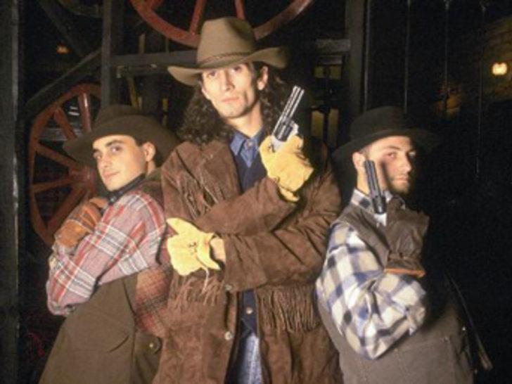 Ünlü solist artık satış elemanı G4