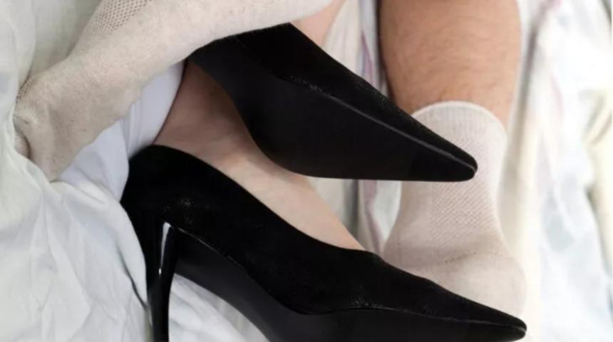 "Erkek arkadaşım çoraplarını koklarken benimle birlikte ol!"