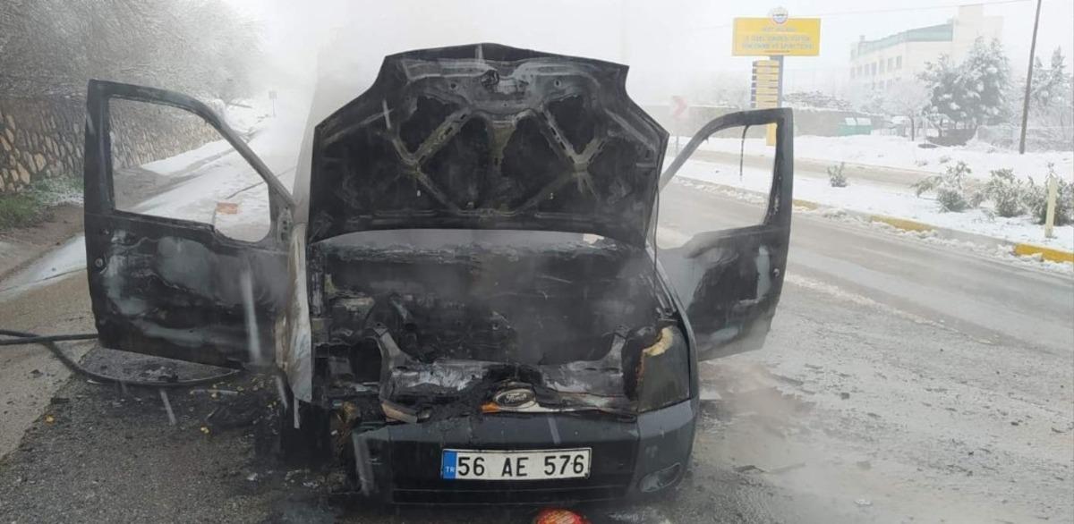 Siirt&rsquo;te seyir halindeki ara&ccedil; k&uuml;l oldu