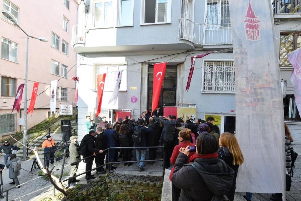 Ahmet Hamdi Tanpınar&rsquo;ın evine tabela asıldı