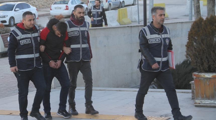 Kadınların telefonlarını alıp ka&ccedil;an ş&uuml;pheli yakalandı