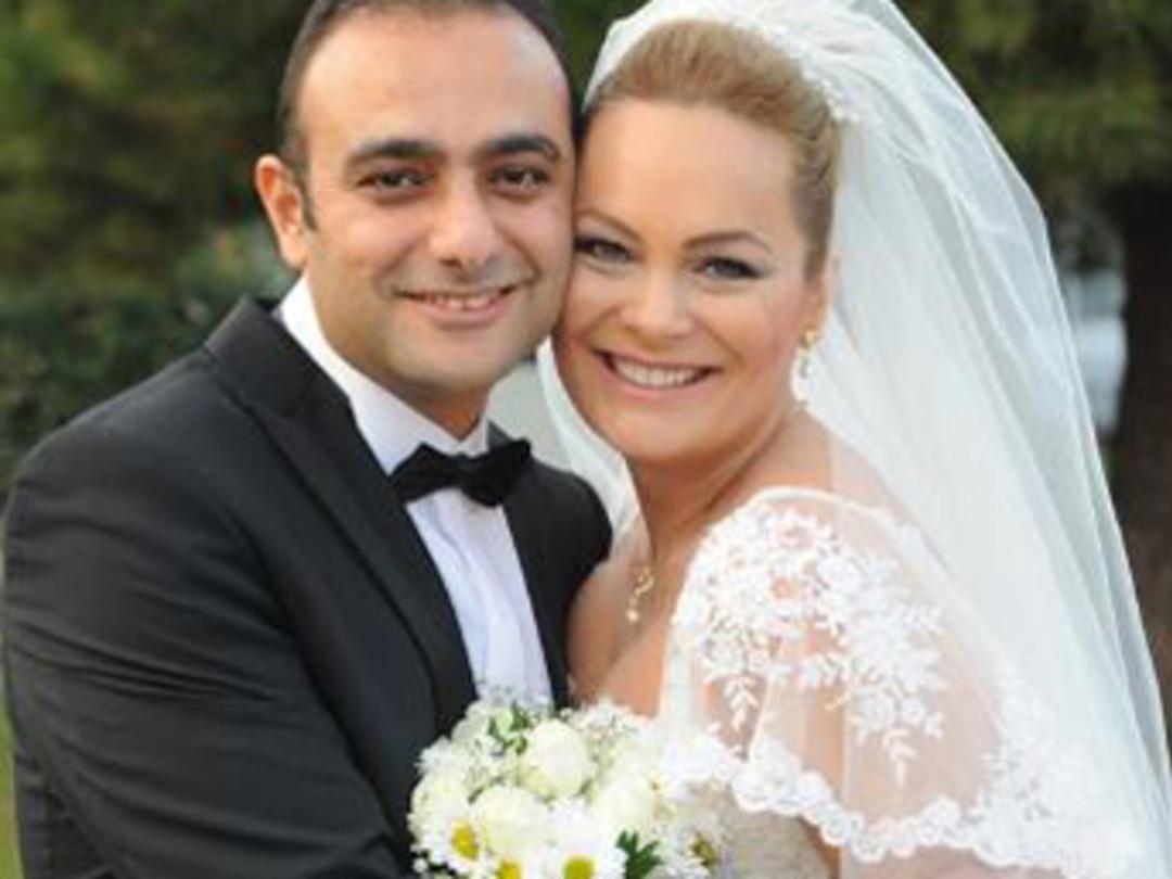 Şebnem Arda nikahta ağladı