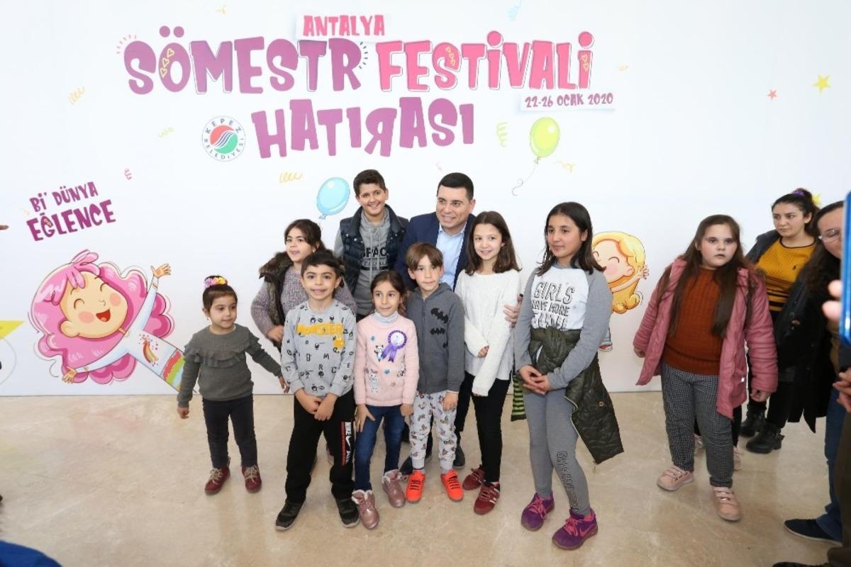 &lsquo;Antalya S&ouml;mestir Festivali&rsquo; devam ediyor