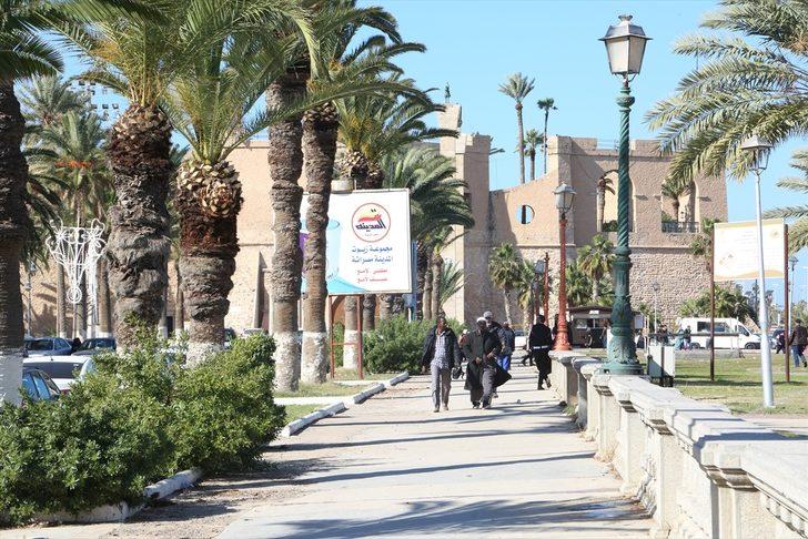 İZLENİM - Savaş yorgunu Trabluslular bomba sesleri arasında hayata devam ediyor G1