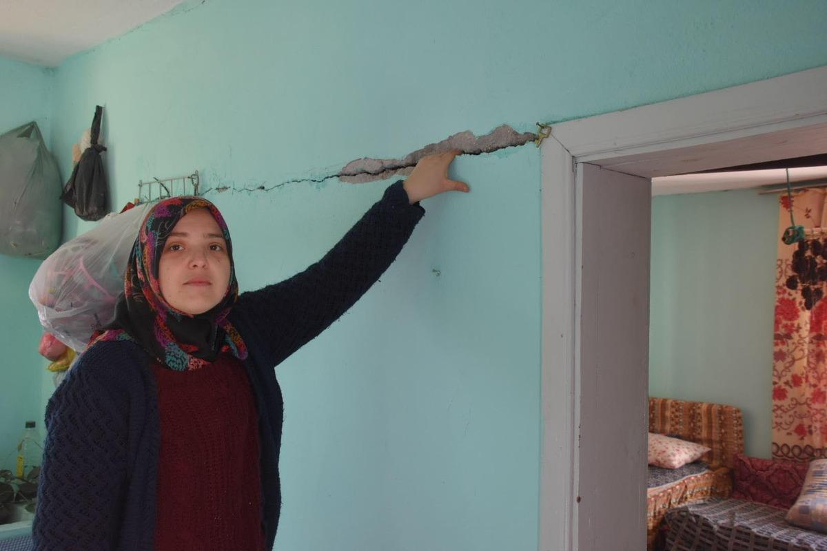 Manisa'da art&ccedil;ılar s&uuml;r&uuml;yor... Vatandaşlar geceyi sokakta ge&ccedil;irdi