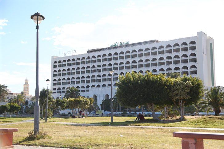 İZLENİM - Savaş yorgunu Trabluslular bomba sesleri arasında hayata devam ediyor G5