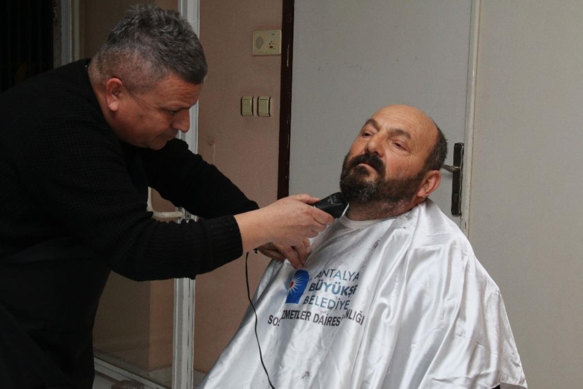 Bimekan&rsquo;daki evsizlere kuaf&ouml;r hizmeti verildi