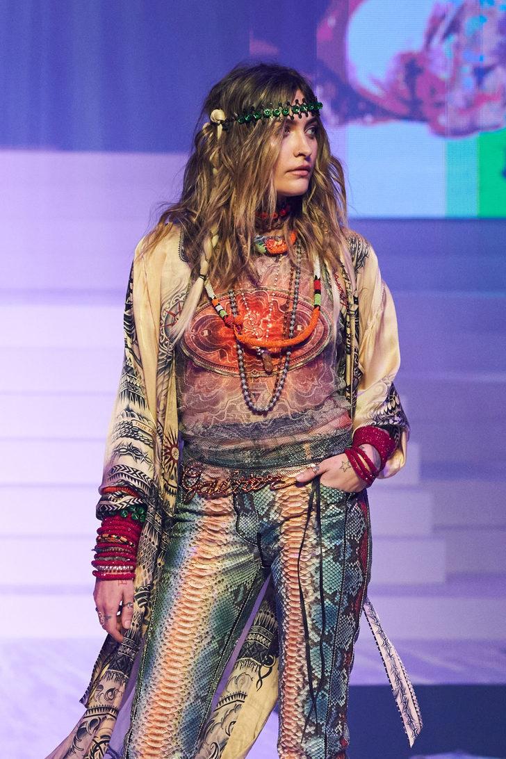 Paris Moda Haftası'nda Jean Paul Gaultier'den efsane final! Ünlü modeller podyumu salladı G4