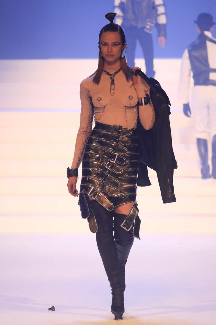 Paris Moda Haftası'nda Jean Paul Gaultier'den efsane final! Ünlü modeller podyumu salladı G3