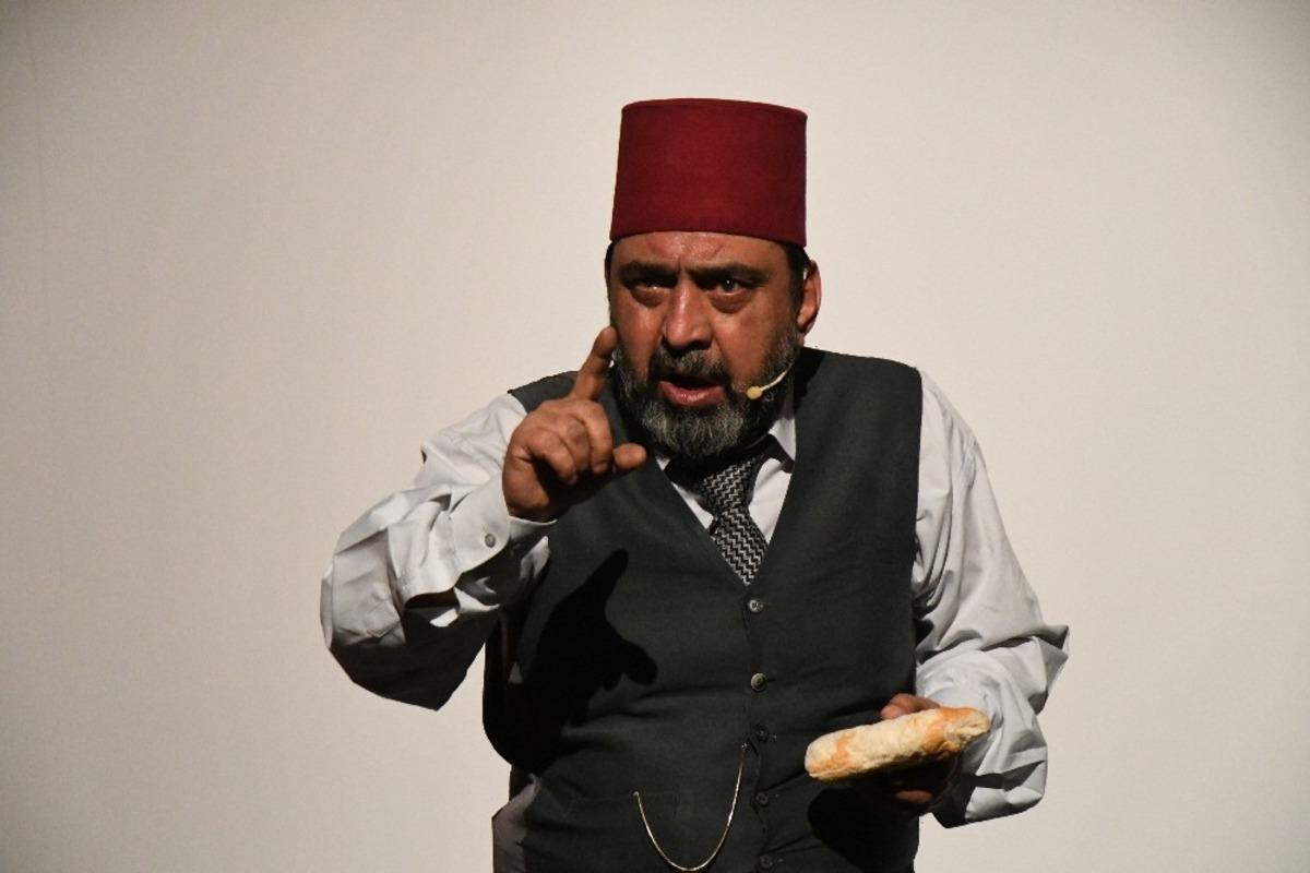 &rsquo;Gitme Ey Yolcu&rsquo; oyunu Sındırgı&rsquo;da sergilendi