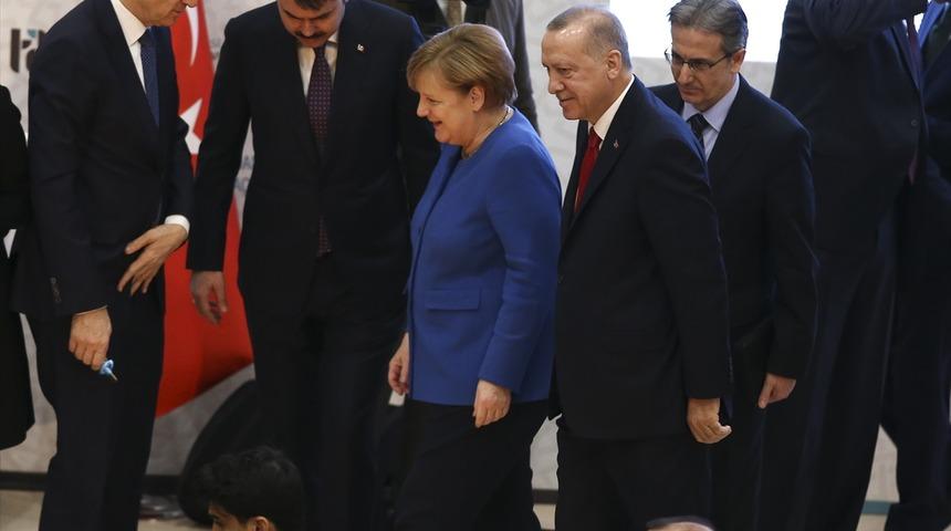 Son dakika: Cumhurbaşkanı Erdoğan-Merkel görüşmesi sona erdi