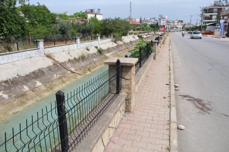 Arkadaşını bıçaklayarak öldürdü, su kanalına atmak isterken yakalandı G3