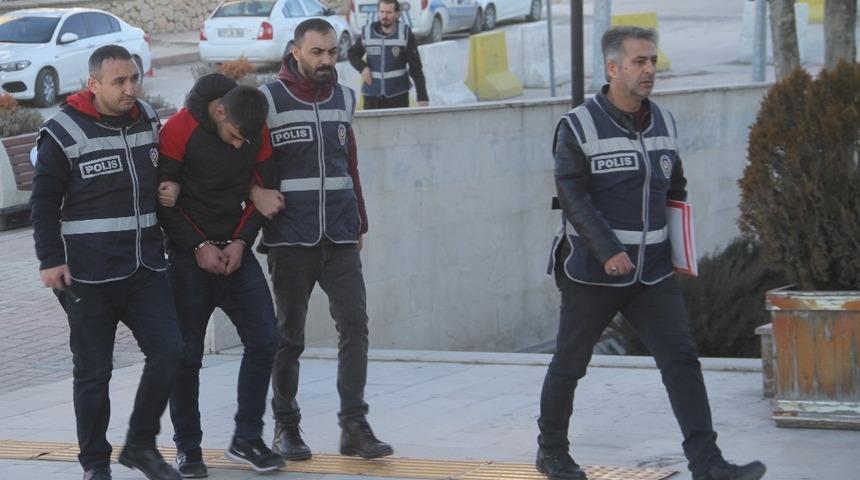 Kadınların telefonlarını alıp ka&ccedil;an ş&uuml;pheli tutuklandı