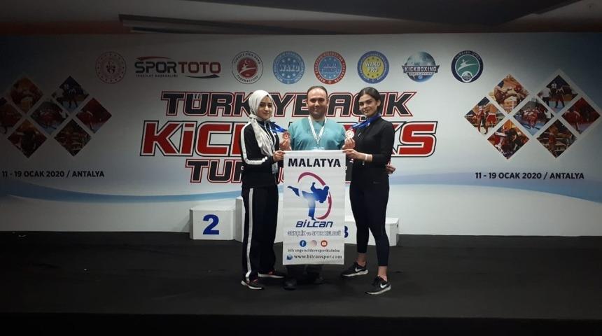 T&uuml;rkiye şampiyonasından madalya ile d&ouml;nd&uuml;ler