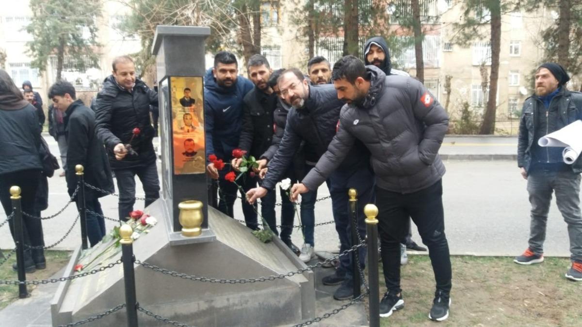 Diyarbakırspor&rsquo;dan Ali Gaffar Okkan&rsquo;a karanfilli anma