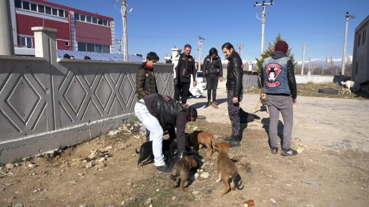 Motosiklet kul&uuml;b&uuml; &uuml;yelerinden i&ccedil;leri ısıtan hareket