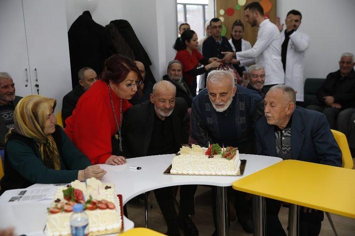 Yaşlılar, Mustafa Kumlu Ulu Çınarlar Yaşlı Yaşam ve Dayanışma Merkezi’nde zaman geçiriyor G2