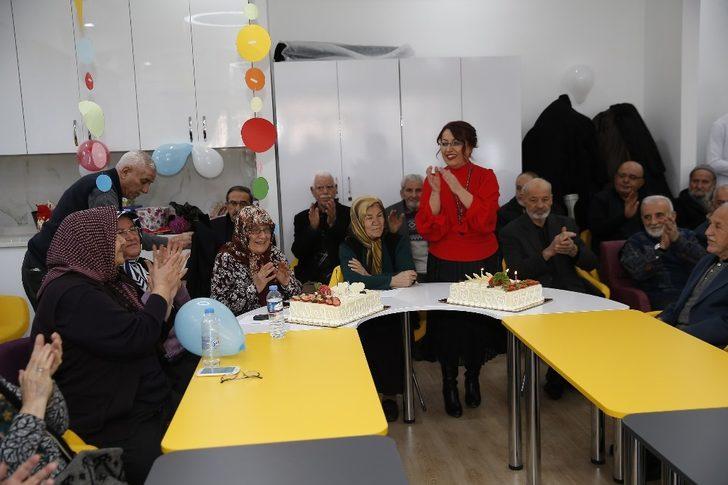 Yaşlılar, Mustafa Kumlu Ulu Çınarlar Yaşlı Yaşam ve Dayanışma Merkezi’nde zaman geçiriyor G4