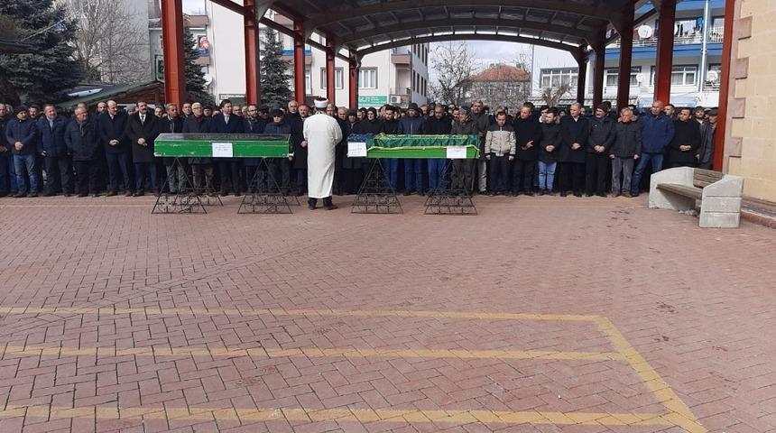 Kaman il&ccedil;esinde en eski bilinen gazeteci Kemal Seyitgazioğlu, son yolculuğuna uğurlandı