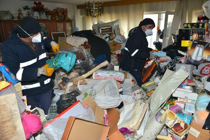 Bursa'da ekipleri bile şoke eden manzara! Çöp evden 13 ton atık çıktı G3