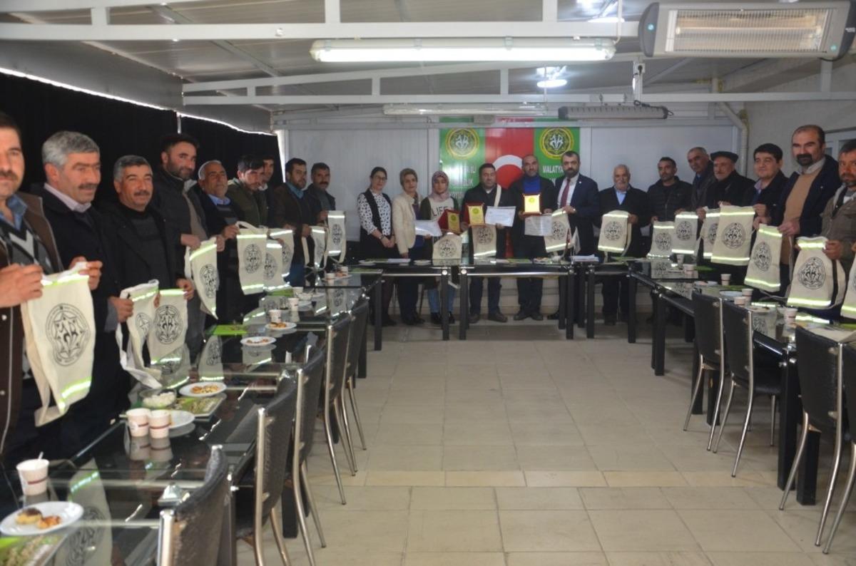 Malatya&rsquo;da kursu başarıyla tamamlayan 20 &ccedil;oban sertifika aldı