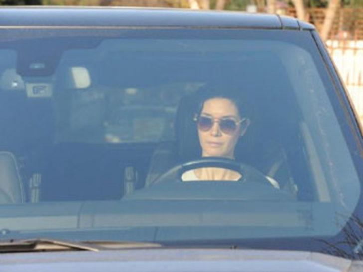 Ahu Yağtu ceketini alıp çıktı G2