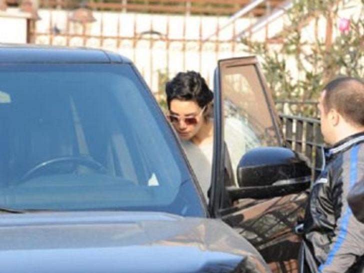 Ahu Yağtu ceketini alıp çıktı G3