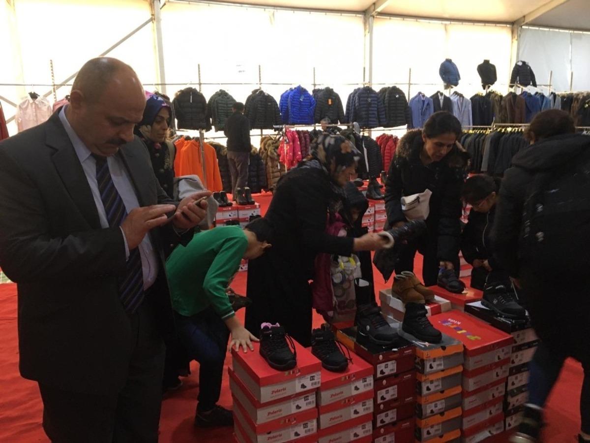 İndirim &ccedil;adırında &ouml;rnek davranış