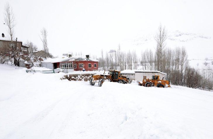 Van’da 300 yerleşim yerinin yolu açıldı G3