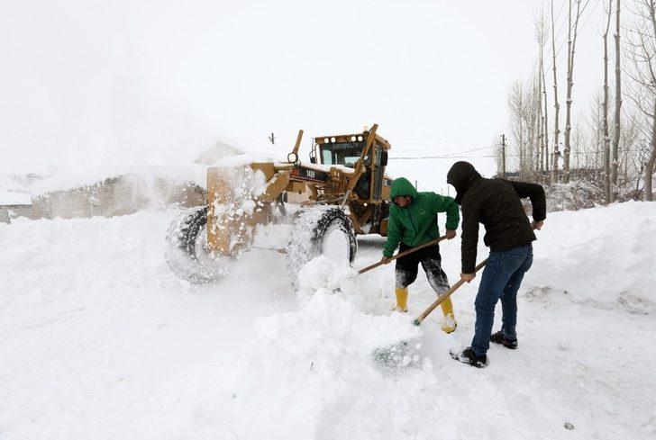 Van’da 300 yerleşim yerinin yolu açıldı G4