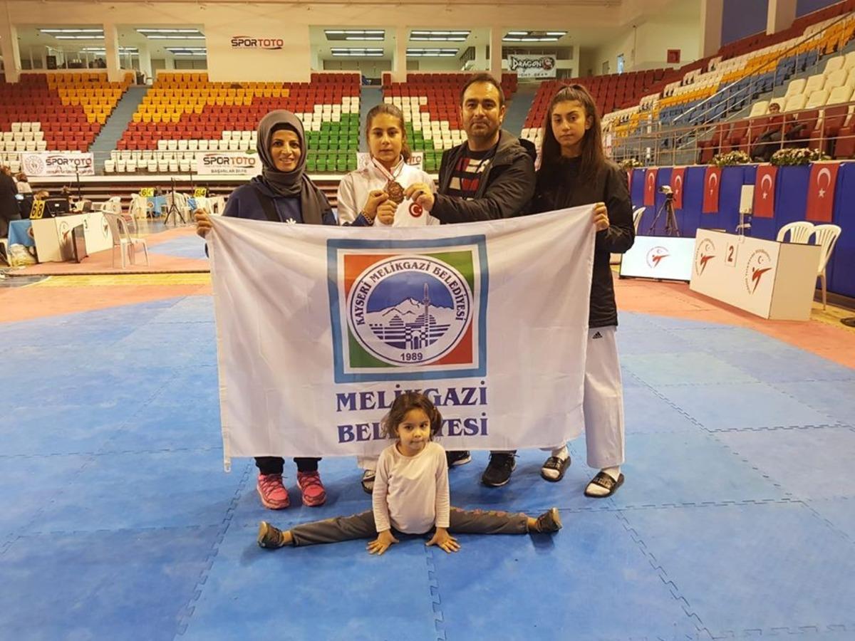 Fatma Arslan, Gen&ccedil;ler Taekwondo Şampiyonası&rsquo;nda T&uuml;rkiye &Uuml;&ccedil;&uuml;nc&uuml;s&uuml; oldu