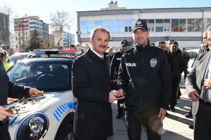 Yeni polis araçları törenle hizmete girdi G3