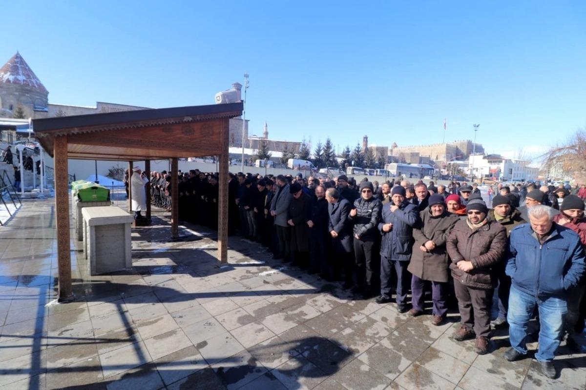 Aİ&Ccedil;&Uuml; Rekt&ouml;r&uuml; Prof. Dr. Karabulut&rsquo;un kayınvalidesi toprağa verildi