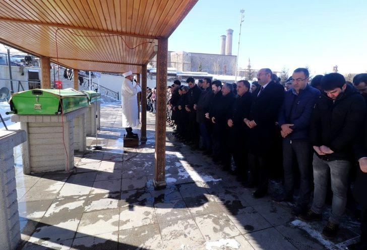 AİÇÜ Rektörü Prof. Dr. Karabulut’un kayınvalidesi toprağa verildi G3