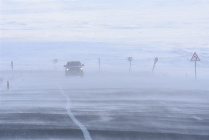 Kars'ta dondurucu soğuk! Battaniyelere sarılarak yürüdüler G1