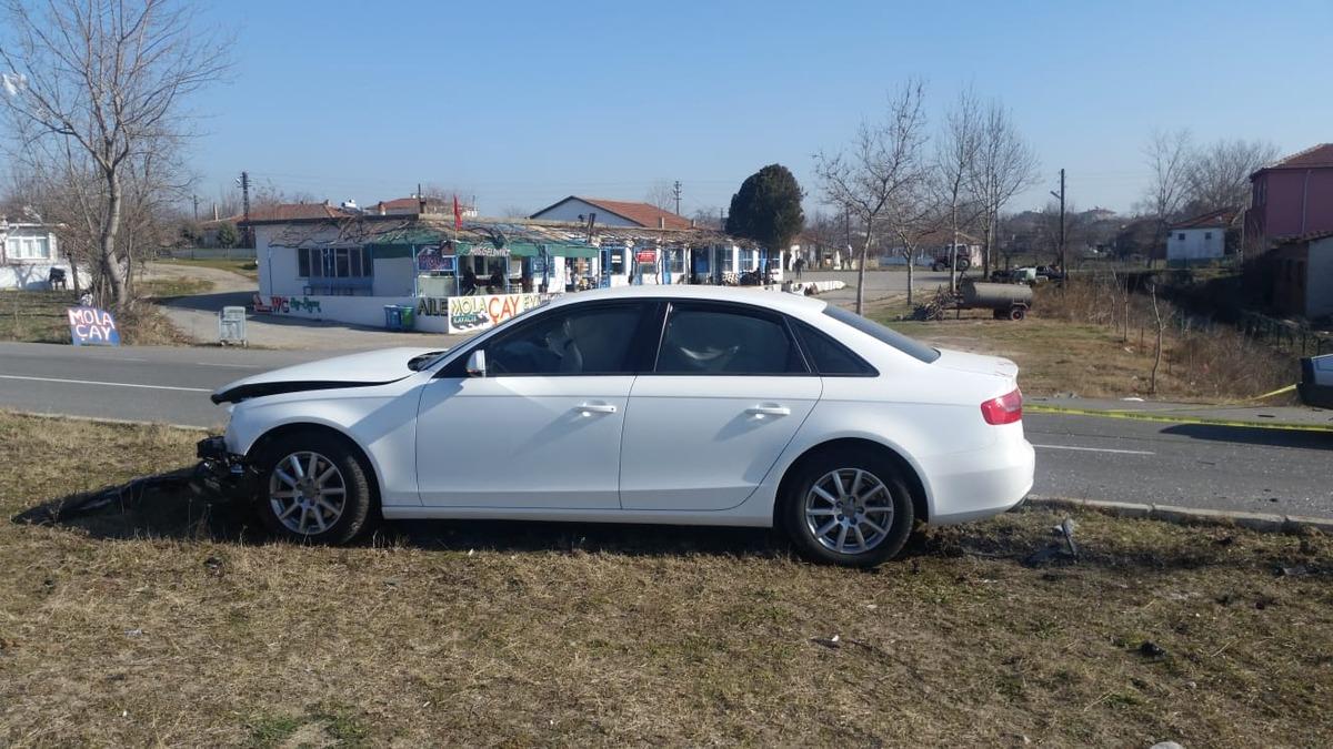 Edirne'de kaza; Uzunk&ouml;pr&uuml; Milli Eğitim M&uuml;d&uuml;r&uuml; Akman ile 2 kişi yaralandı