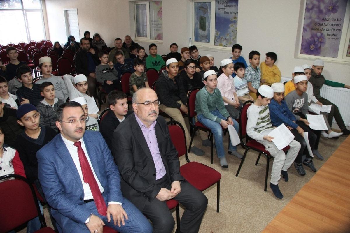 G&uuml;rb&uuml;zler Kur&rsquo;an Kursunda &ouml;ğrenciler &ouml;d&uuml;le doydular