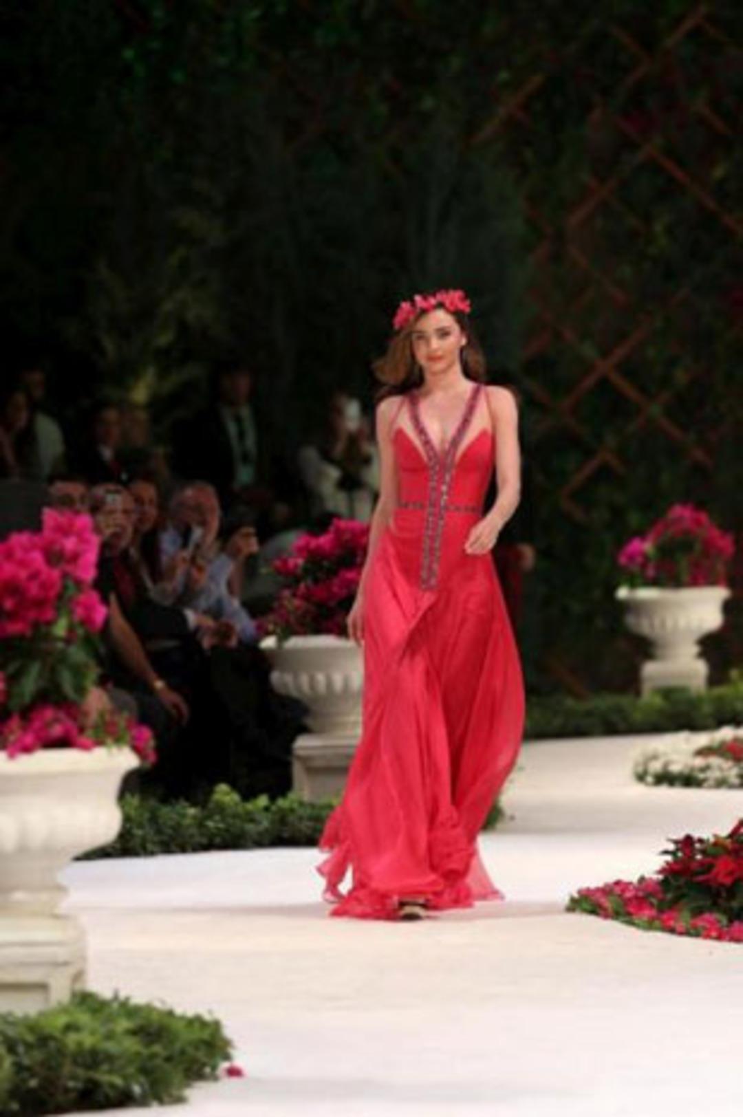 Miranda Kerr Antalya'da podyuma &ccedil;ıktı